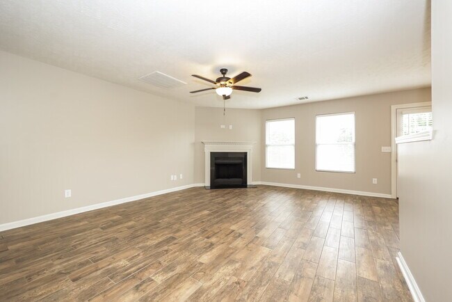 Foto del edificio - 413 Creek Oak Dr