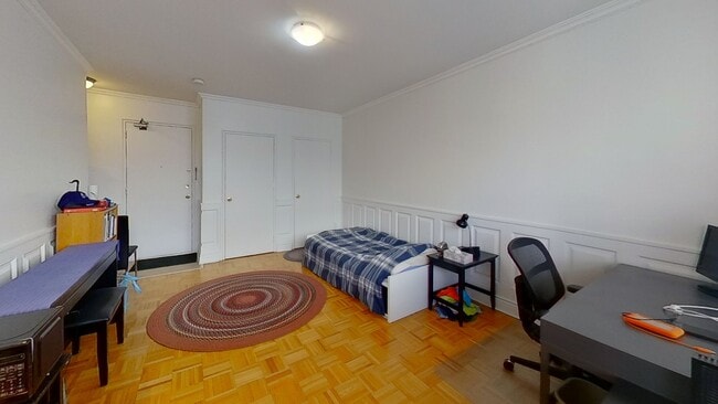 Living Area - 710 Spadina Av