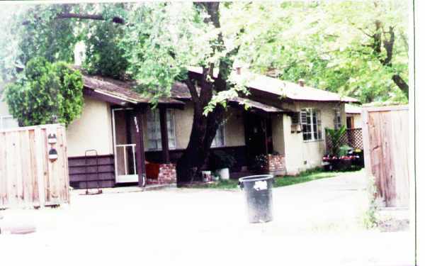 Foto del edificio - 2711-2713 Walnut Blvd
