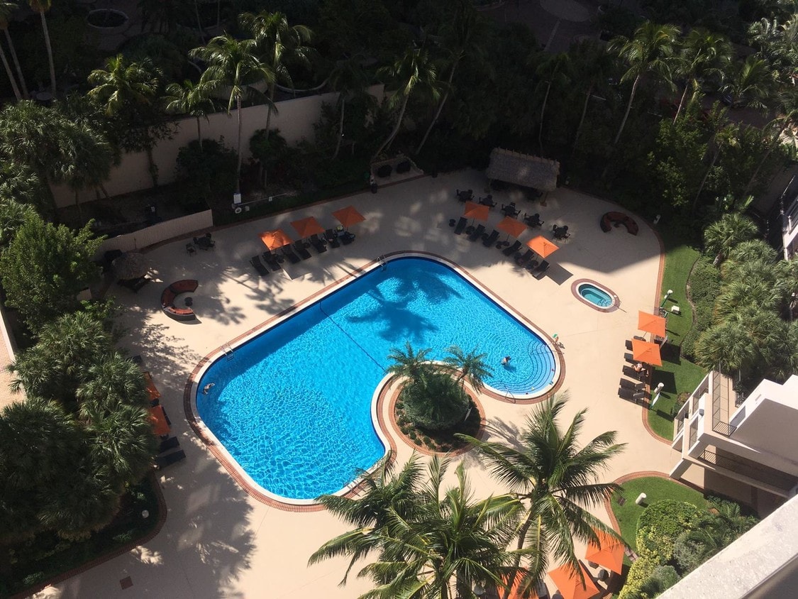 Primary Photo - 540 Brickell Key Dr