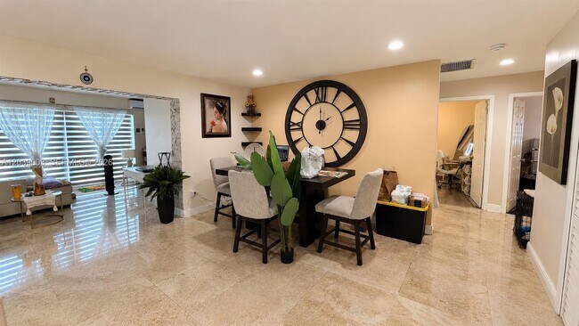 Foto del edificio - 9101 SW 16th St