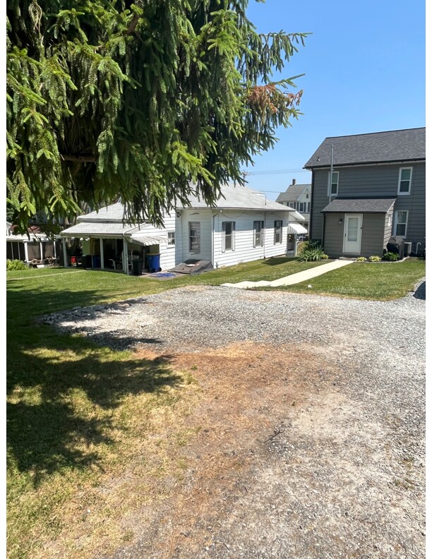 Off Street Parking - 11 E Maple St