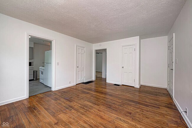 Foto del edificio - 4924 Rosslyn Ave