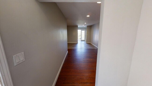 Foto del edificio - 5325 E Falls View Dr