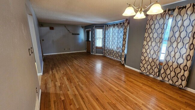 Building Photo - Spacious 5 Bed 3.5 Bath House in Aurora