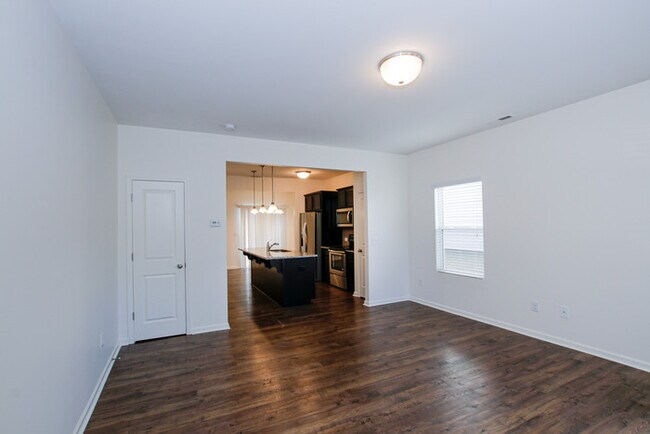 Foto del edificio - 2BD Townhome minutes from Downtown Pineville & I485 - Ready NOW
