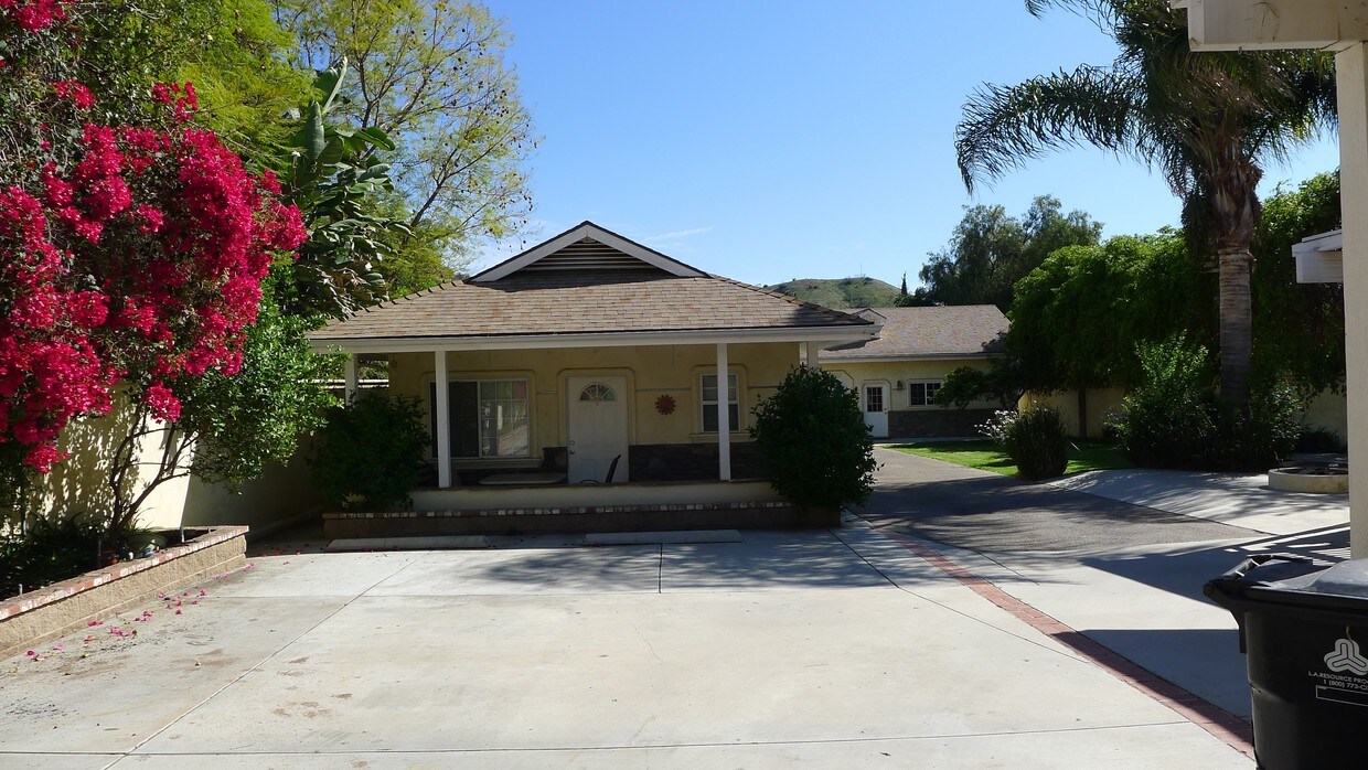 10300 La Tuna Canyon Rd, Los Angeles, CA 91352 House Rental in Los