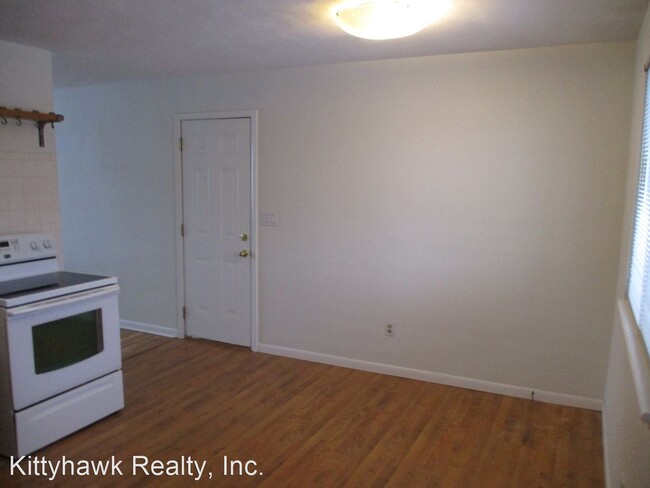 Building Photo - 3 br, 1.5 bath House - 728 Loop Street