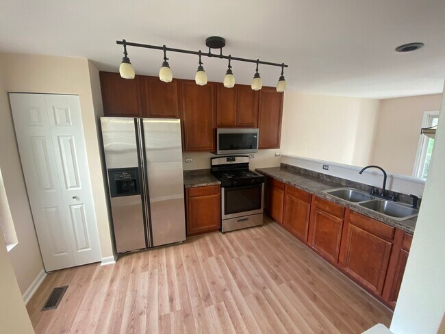 Foto del edificio - 463 Springwood Dr