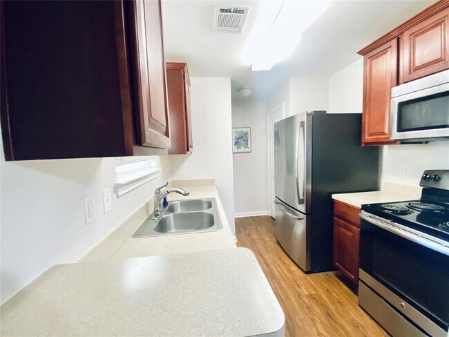 Building Photo - 7600 Emmett F Lowry Expy
