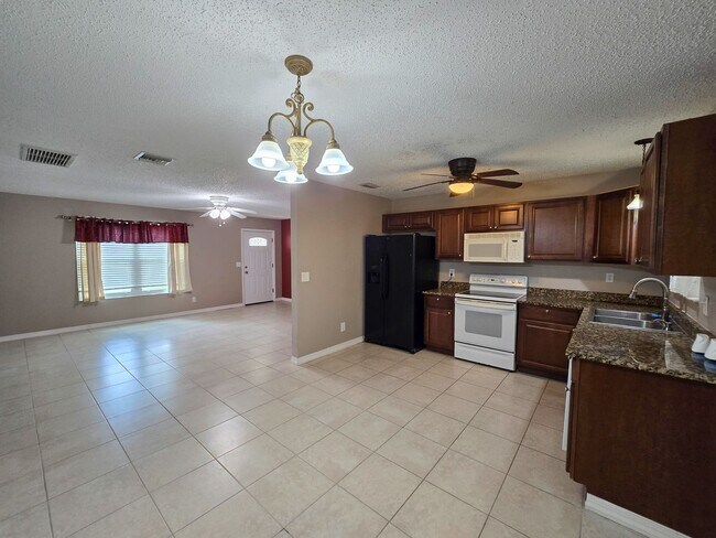 Foto del edificio - Steal of a Deal! 2/2 Everything included i...