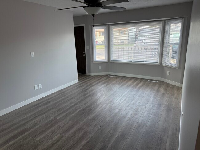 Sala de estar - 5401 W 25th St