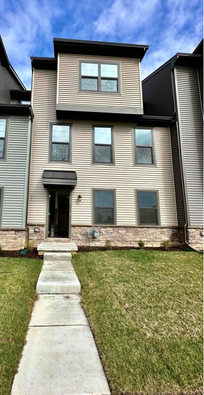 Building Photo - 325 E Cochran St