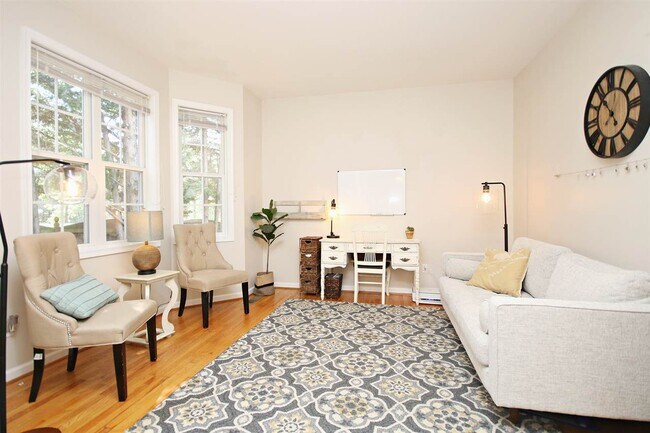 Building Photo - 3205 S Chesterfield Ct