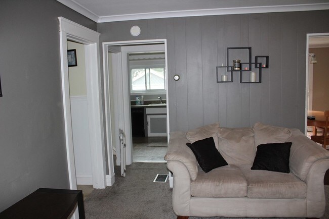 Foto del edificio - 967 Bridgman St