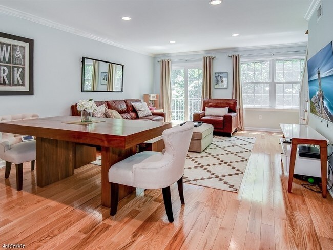 Foto del edificio - 100 Glenridge Ave