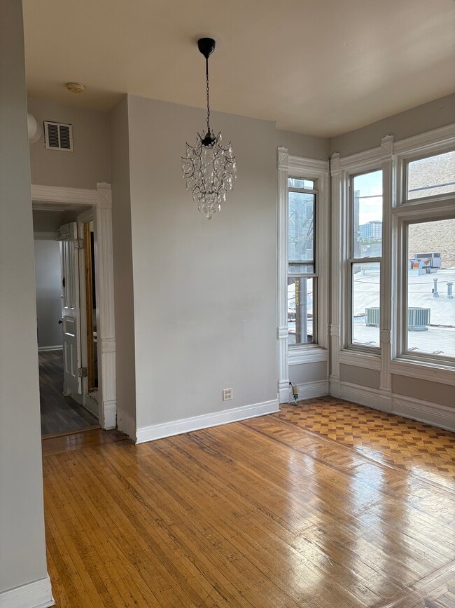 Building Photo - 1043 W Grand Ave