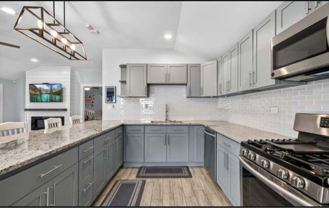 Building Photo - 14928 Walnut Dr