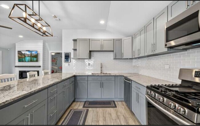 Foto del edificio - 14928 Walnut Dr