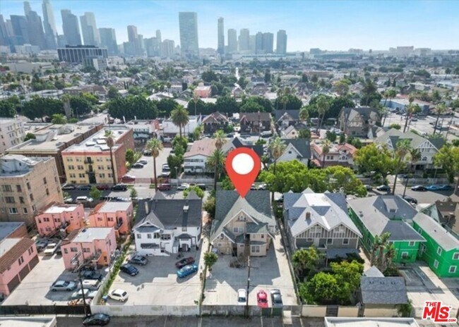 Building Photo - 1125 S Lake St