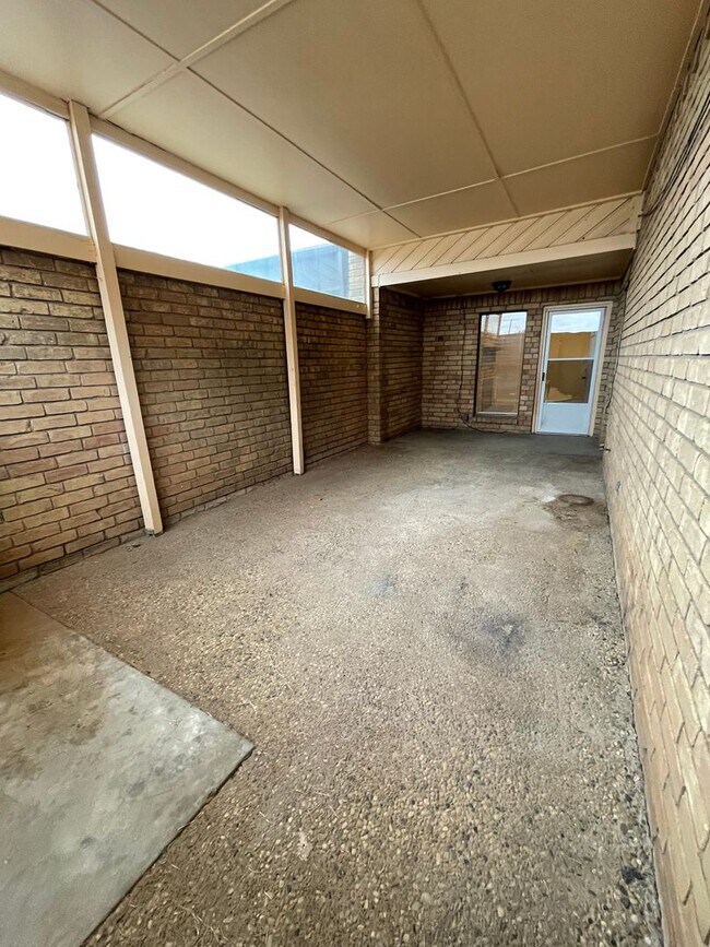 Building Photo - Low Maintenance Townhome