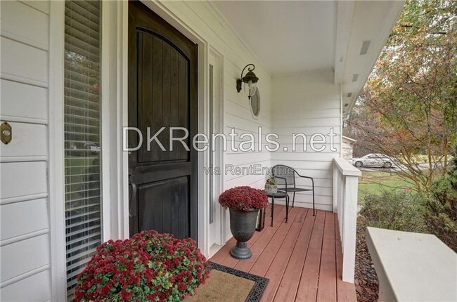 Building Photo - 4492 Coventry Way NE
