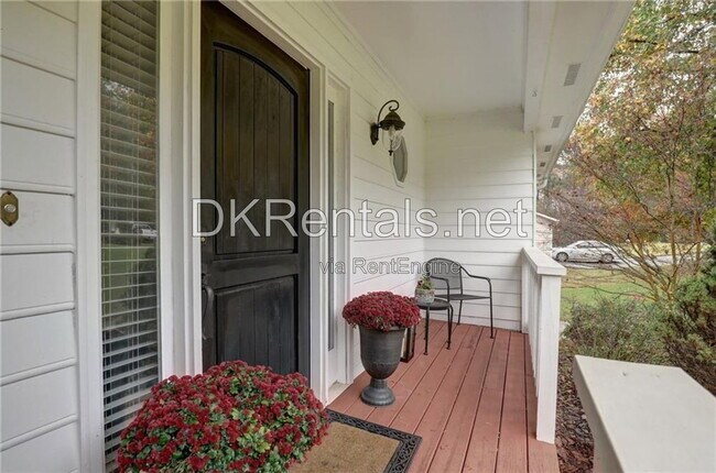 Foto del edificio - 4492 Coventry Way NE