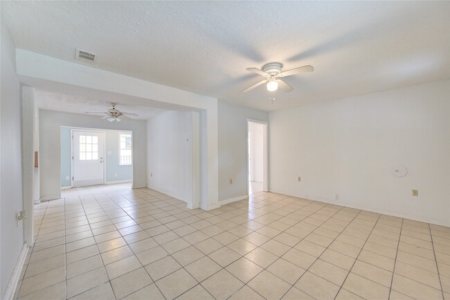 Foto del edificio - 10717 Pillot St