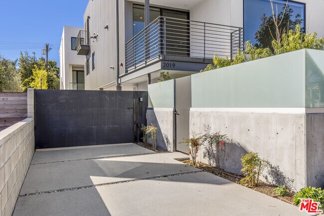 Foto del edificio - 2019 Barry Ave