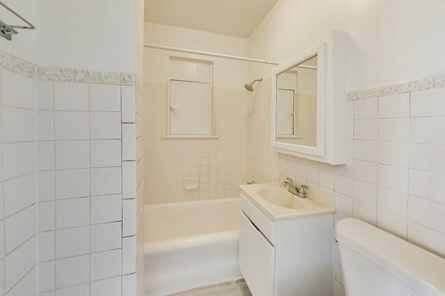 Building Photo - 536 Leavenworth St