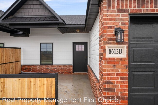 Foto del edificio - 3 br, 2 bath House - 8620 Cantera Dr.  Unit B