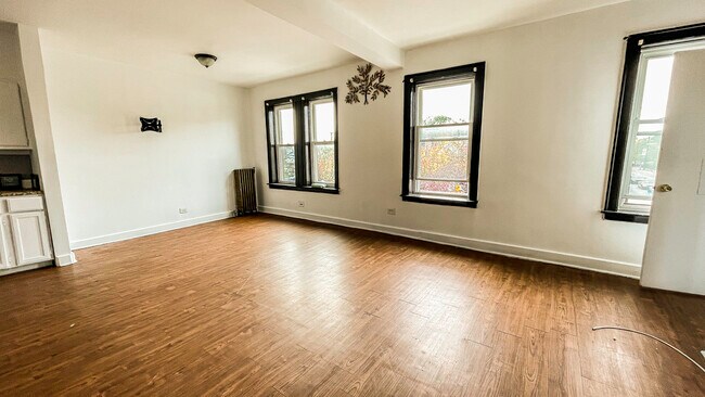 Building Photo - 1151 W 79th St