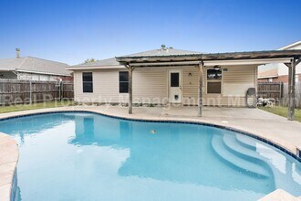 Building Photo - 1014 Mazourka Dr