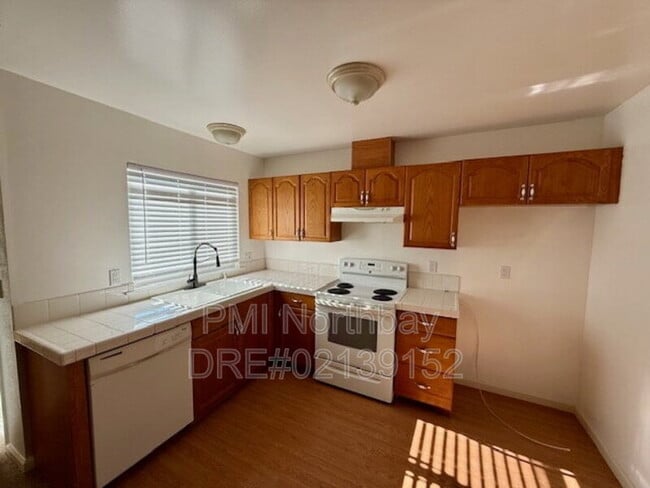 Building Photo - 808 Spoonbill Ln