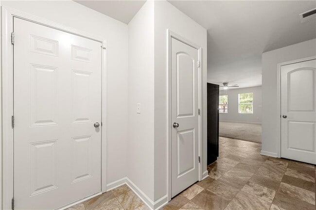 Building Photo - 2383 Hackamore Dr