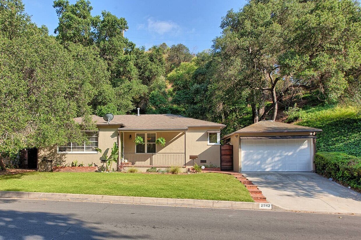 2542 E Glenoaks Blvd, Glendale, CA 91206 House Rental in Glendale, CA