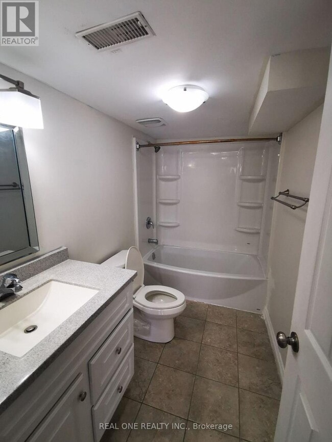 Building Photo - 3482 Ashcroft Crescent