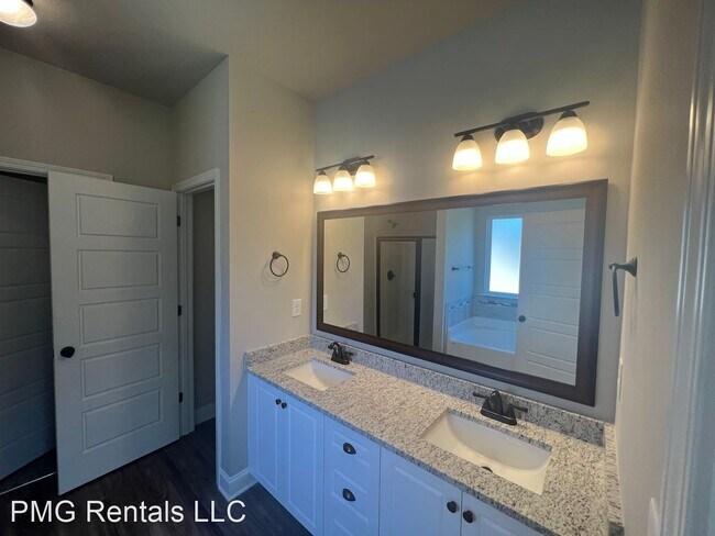 Building Photo - 4 br, 2.5 bath House - 320 Brighton Way