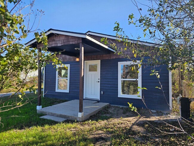Building Photo - 1360 Essex St