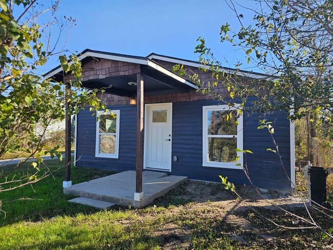 Photo - Beautifully Remodeled 3/1.5 Home in Historic Denver Heights with Modern Upgrades and a Park-Like ...