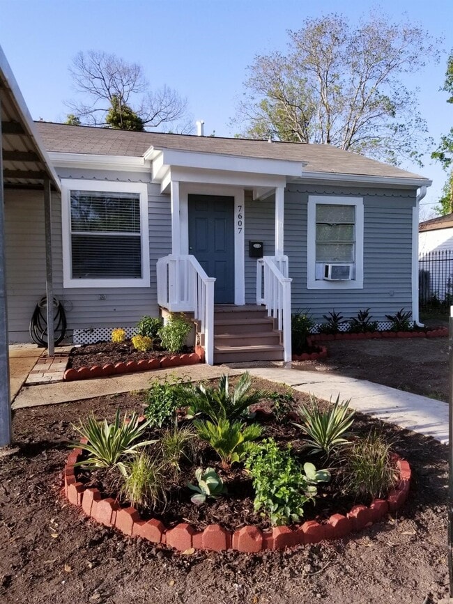 Foto del edificio - 7607 Hemlock St