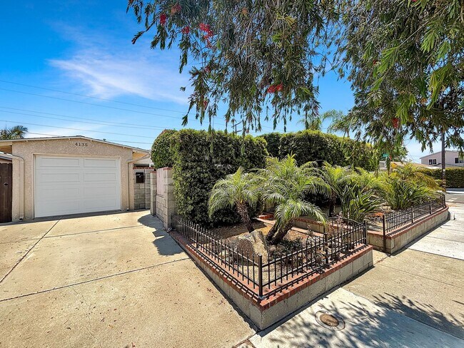 Foto del edificio - Beautiful 4BD/3BA House in Clairemont W/ A...