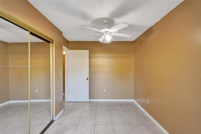 Building Photo - 3 bedroom in 33168 FL 33168