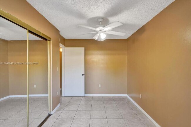 Foto del edificio - 3 bedroom in 33168 FL 33168