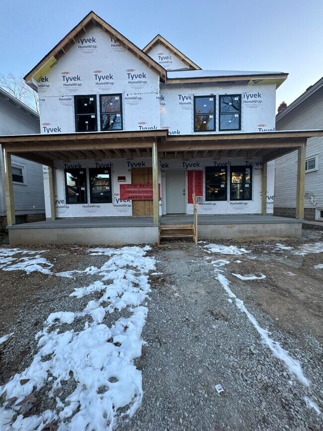 Foto del edificio - BRAND NEW BUILD- 6 BEDROOMS + 5.5 BATHS + 6 FREE Off-street parking spots HOUSE -Under constructi...