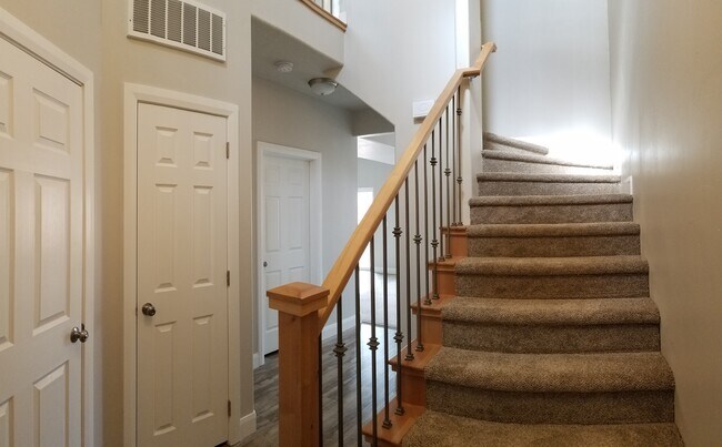 Foto del edificio - **Move-In Discount**3 bed -2.5 bath - Newer townhome in the heart of Cedar City!
