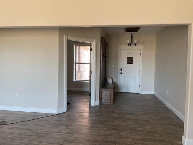 Building Photo - 4231 Mesa Dr