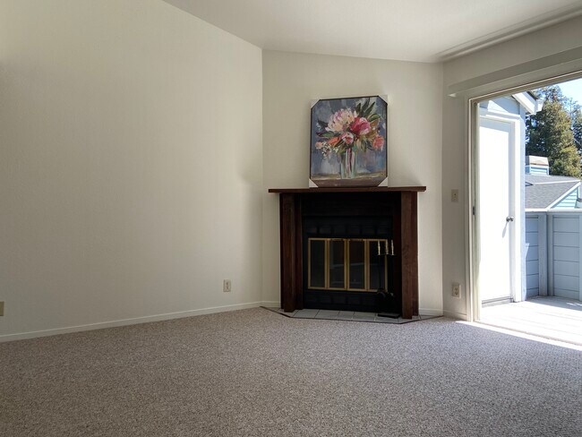 Building Photo - 1516 Four Oaks Cir