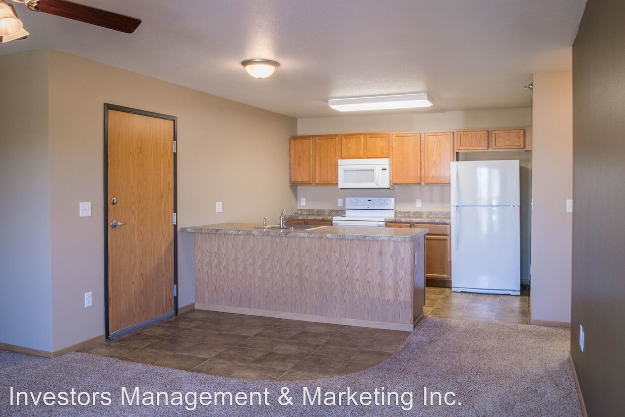 Primary Photo - 25 Roberts St