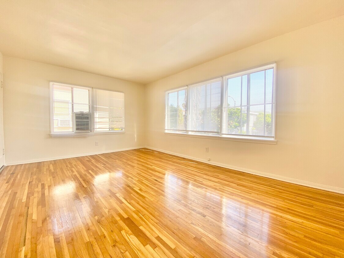 Foto principal - 443 N Spaulding Ave Los Angeles, CA 90036